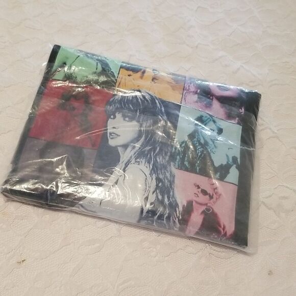 Taylor Swift Tshirt, size M new never worn in original Package - Picture 11 of 12